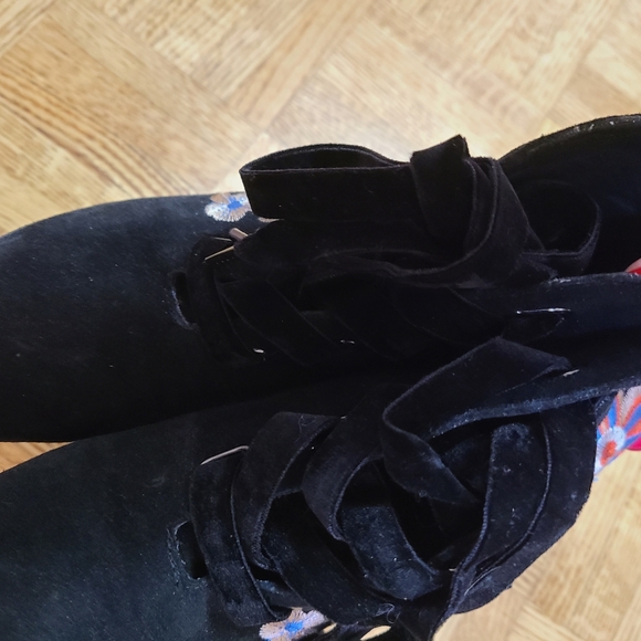 Suede 7 embroidered booties ankle boots black lace up size 7 - Picture 5 of 14